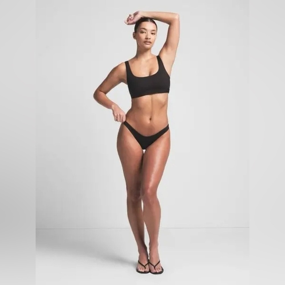 NWT SKIMS SIGNATURE SWIM tank bikini top• onyx •M